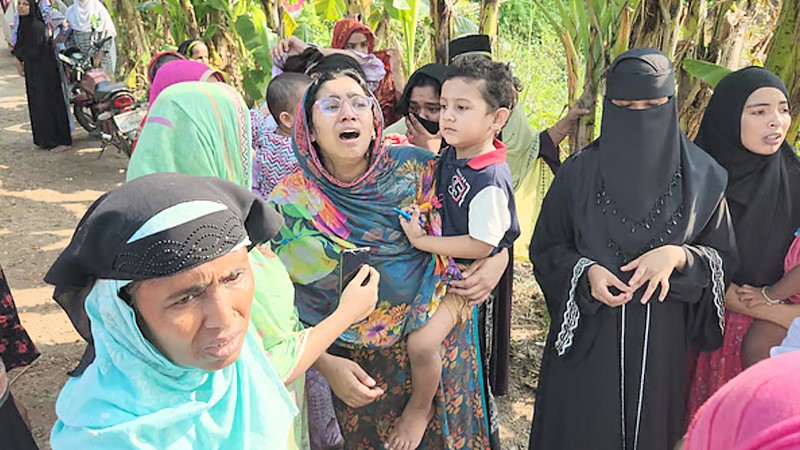 ‘বাবা ঘুমাচ্ছে মা, তুমি কান্না করো না’